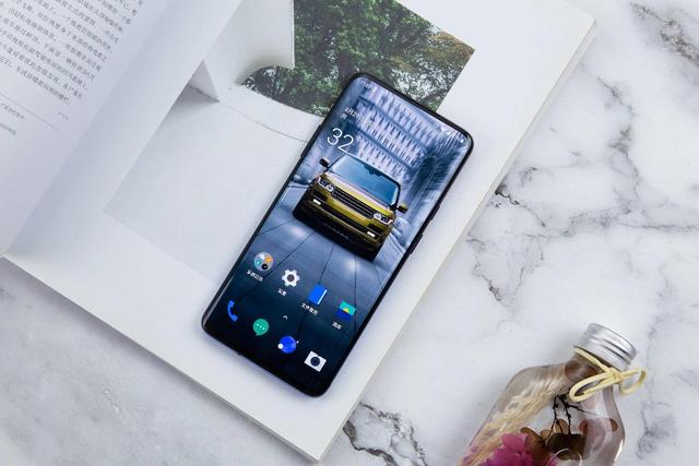 操作系统@为什么在网络上口碑炸裂的一加手机，在现实中却几乎没人使用？