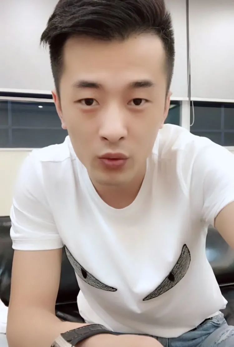 辛巴|辛巴：我辛有志个人、我们公司不再和荣耀合作