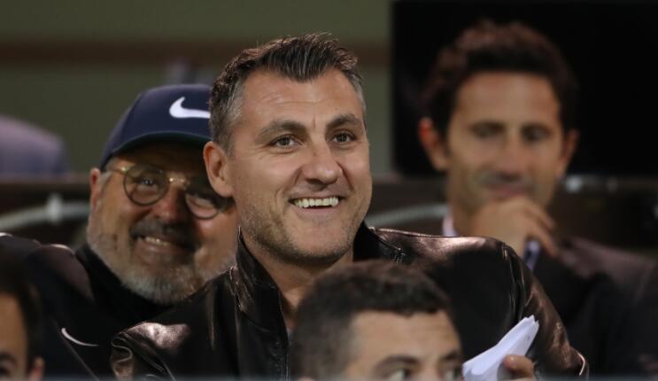 维埃里▲维埃里评职业生涯队友最佳11人阵容,锋线强到爆,中场不设防?