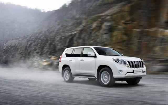 丰田普拉多|丰田霸道违规停路边，为啥不贴罚单？交警：不是不贴，是真不敢