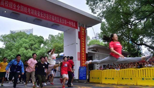 学霸|学霸孙女高考仅得47分,爷爷含泪请求复查,分数出来后全家沉默了