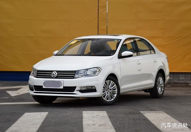 「桑塔纳」这款家用轿车，虽然配置简陋、外观中庸，但是年销25万辆