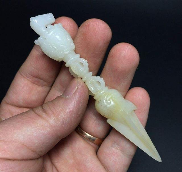 [甘南]川藏线摊上事：朋友将车停在路边草场，豪车被收费的藏民当场开走