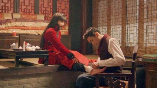 吴优|女星“露脚丫”是啥样？张天爱脚底超白嫩，吴优的脚丫俏皮又迷人！