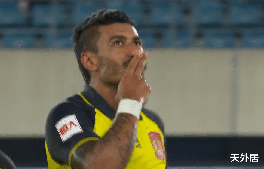 保利尼奥|中超历史第一外援！4年71球，中场登顶射手榜，巴萨送回他亏了