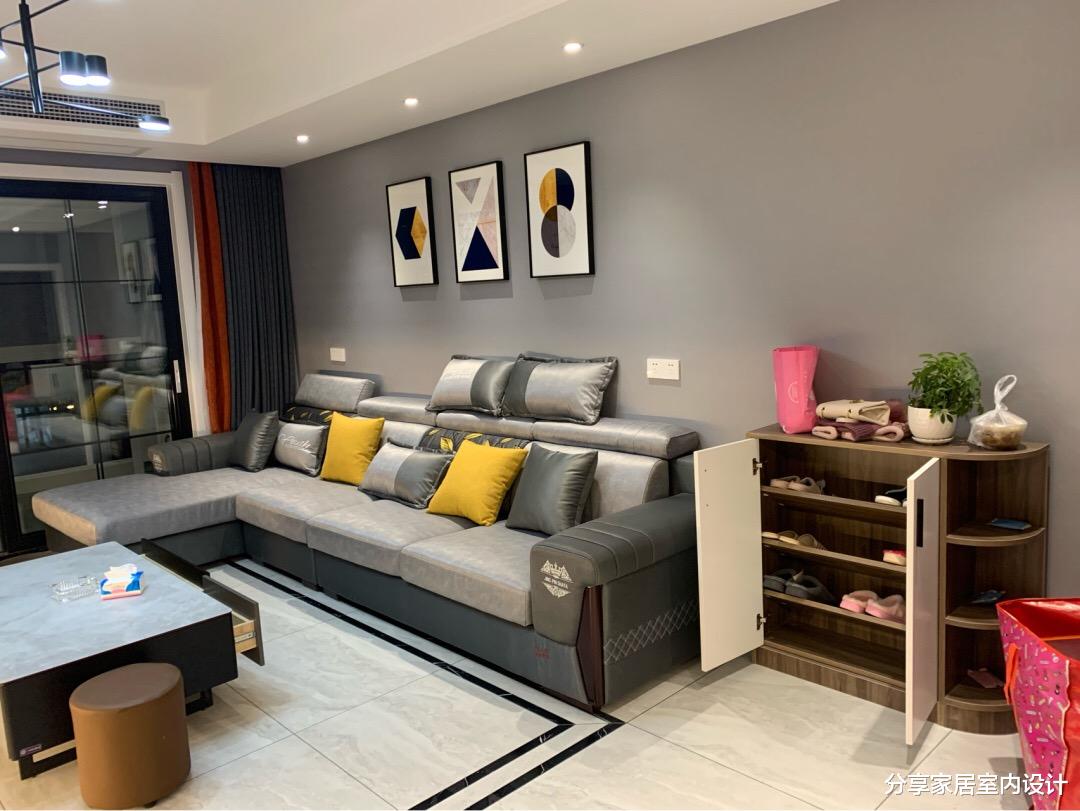 「」新房装修现代简约风格，电视墙非常喜欢，嵌入式的大酒柜很实用！