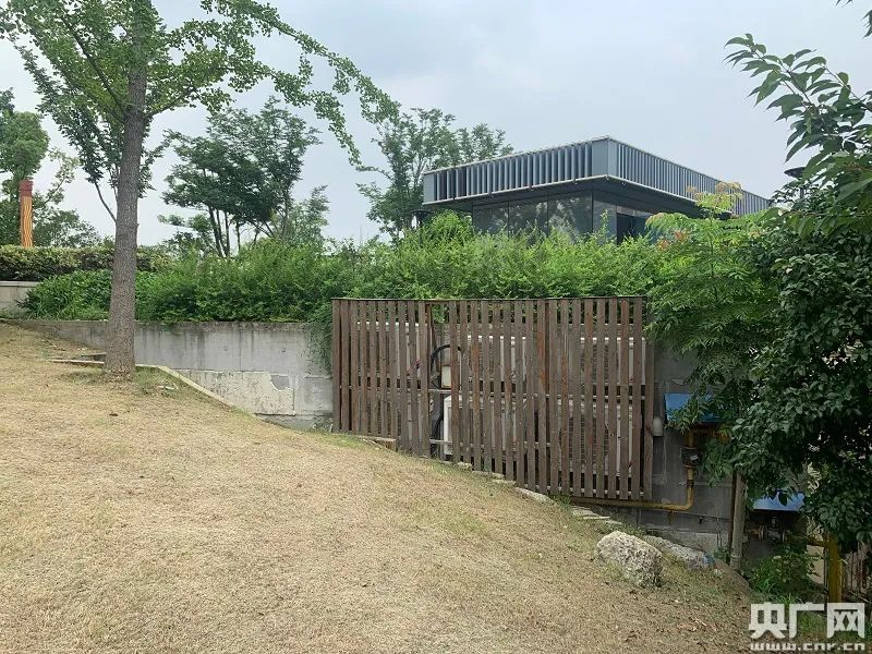 央广新闻|防汛形势严峻，秦淮河大堤却被指挖空建高档餐厅？最新进展来了