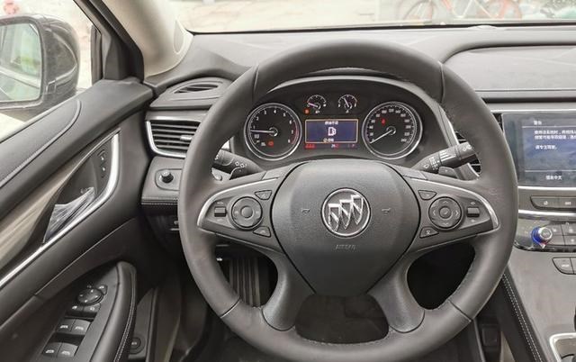 别克君越▲开别克君越的都是什么人？它的性价比高吗？别克君越的小毛病多吗