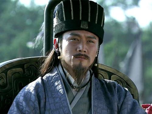 「诸葛亮」诸葛亮草船借箭，曹操为啥不放火箭？鲁肃：放了，死的就是曹操