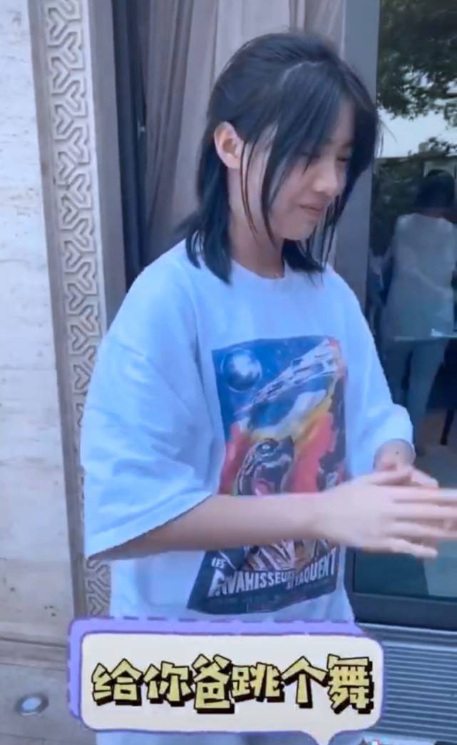 汪峰▲汪峰晒家庭乐曝光头顶发量稀少，半岁儿子首露正面鼻子高挺肉嘟嘟