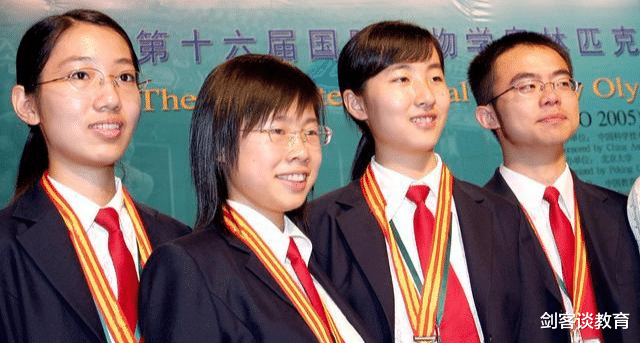 |深表遗憾!重点高中火箭班的尖子生,本该上清北,却只考上双非