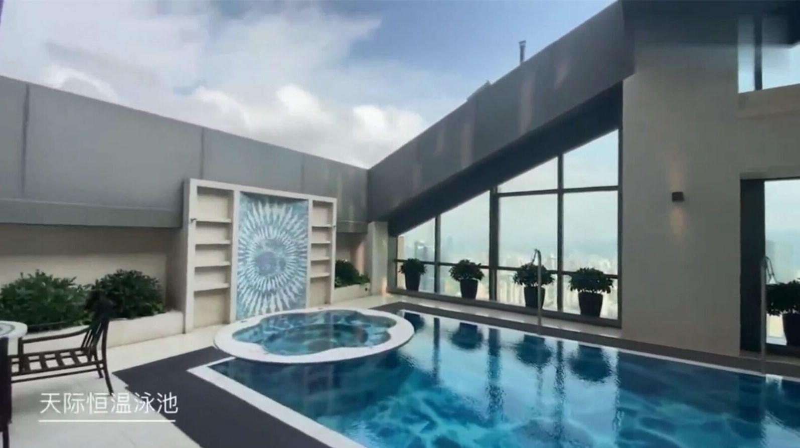 游泳池|深圳美女老板豪宅曝光，高层复式玄关长达10米，明星豪宅也比不过！