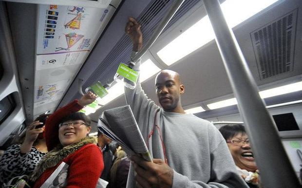 『斯蒂芬·马布里』头像火神山，封面钟南山，“独狼”马布里到中国后为何不独了？