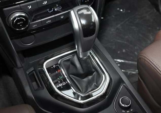 丰田普拉多|捧不红的“越野利器”，气场胜过牧马人，比普拉多好看，却难走量