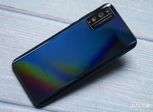 4g手机|发布半年跌至1469元，128GB+4800万三摄，网友：真是太可惜了！