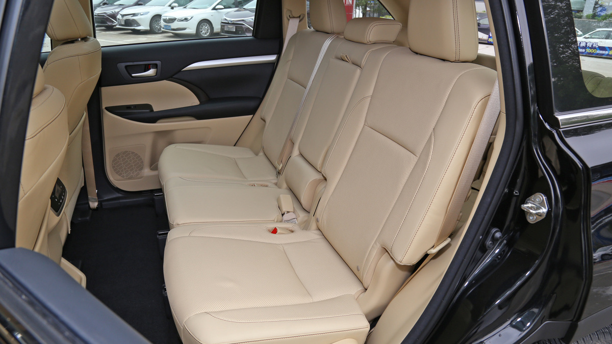 「丰田汉兰达」比奥迪Q5霸气，起步2.0T，十年难开坏，一箱油跑800Km