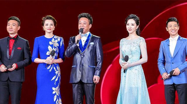 春晚|不好好主持，非得凑热闹演小品，导致春晚“黑色三分钟”懊悔一生