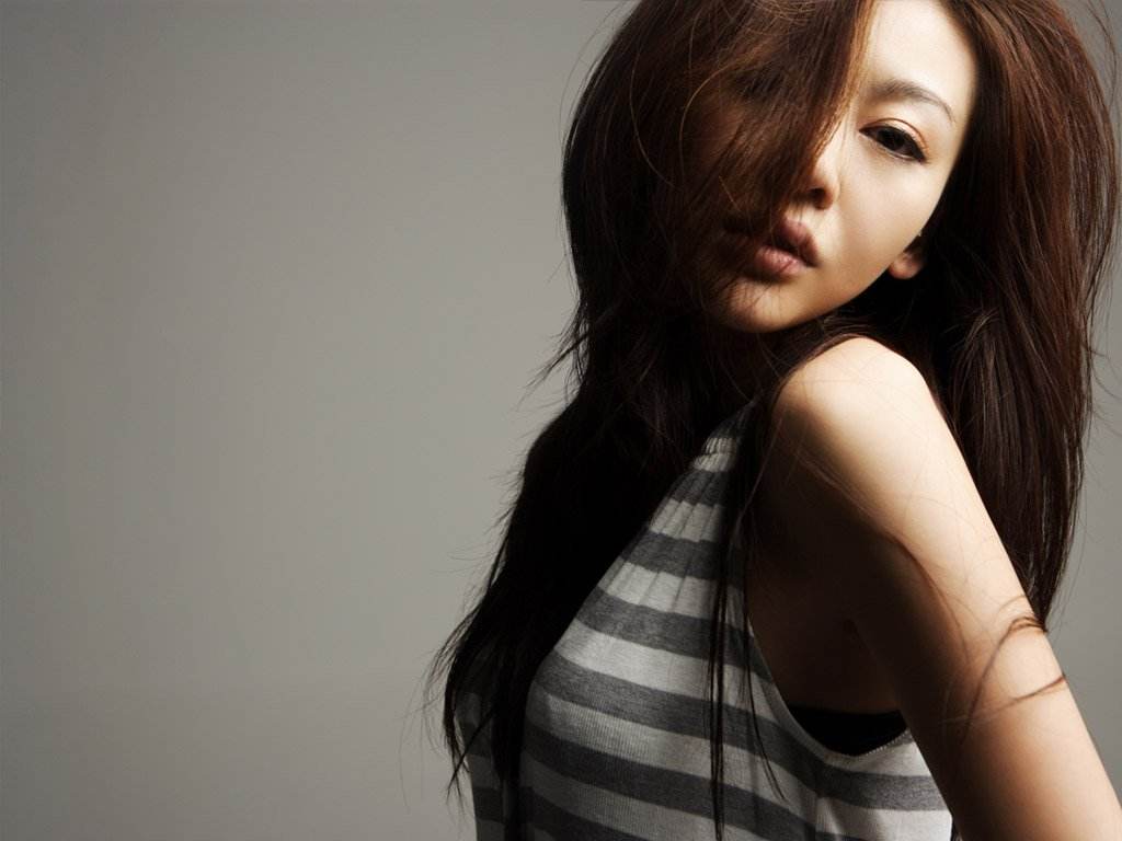 破事精英|因长得美被华谊兄弟看中，与郎朗同居4年不敌吉娜，如今落魄成这样！