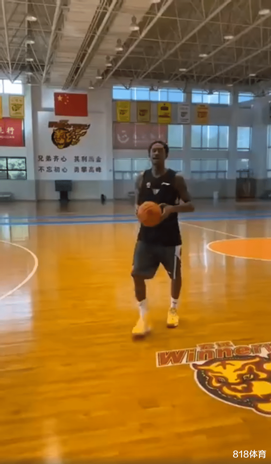 mv|命运弄人! 马尚新冠治愈参加宏远庆功宴, 若他早点复出阿联就不会伤了