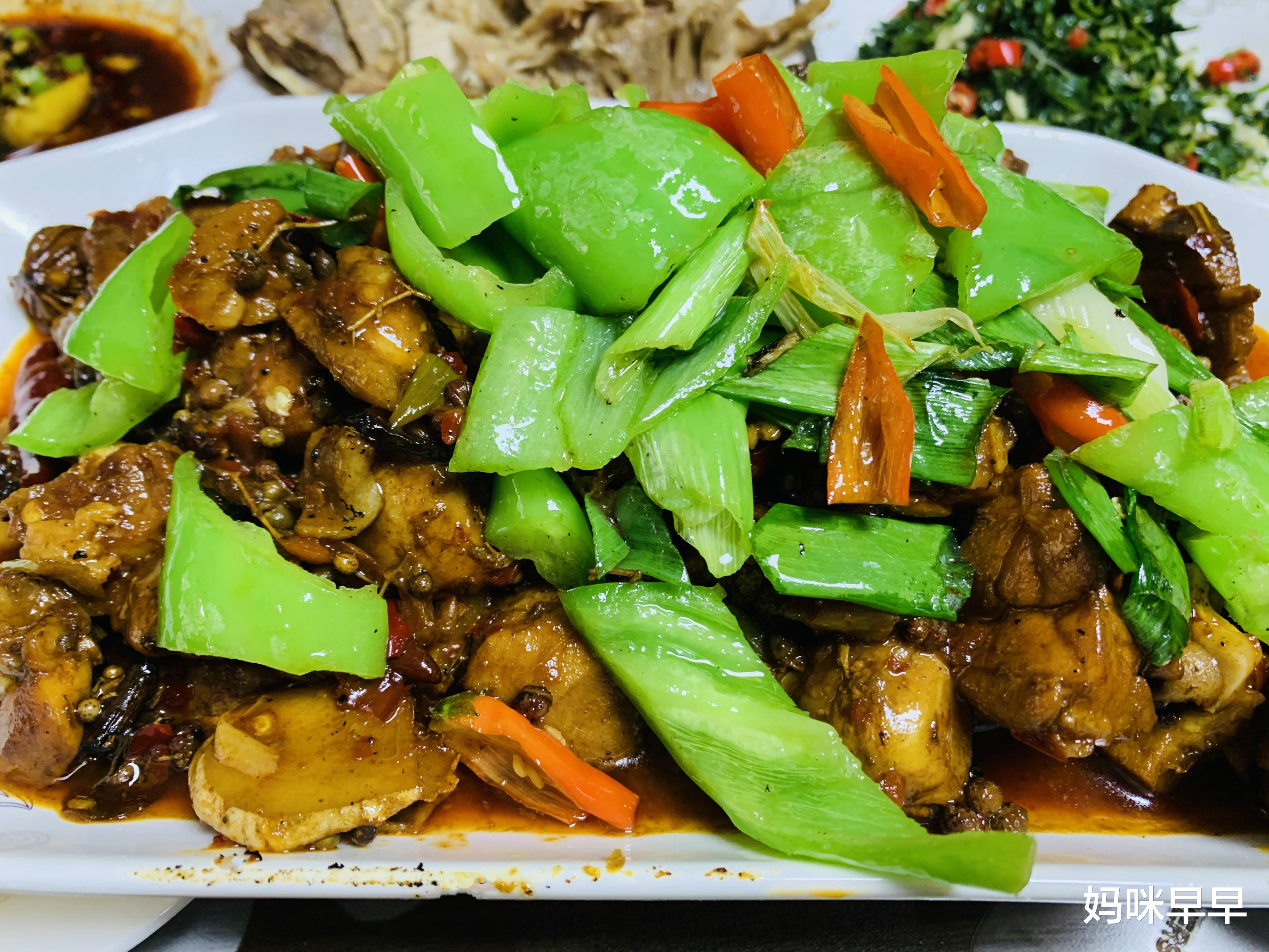 辣子鸡|二叔家中宴客,10几道菜太过丰盛,朋友:我也想去你家蹭饭