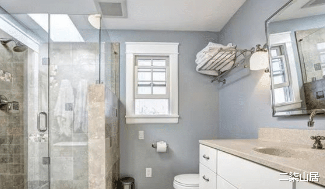 |去广东朋友家，发现卫生间不装洗手池，毛巾架也扔了，做法真新潮！