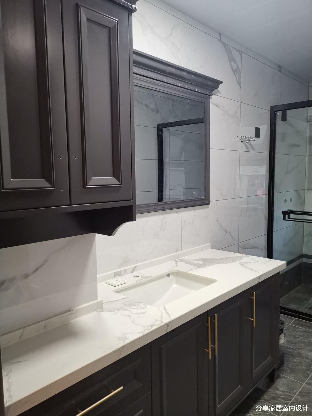 |她自己设计新房，单单硬装花了30万，电视墙非常有档次，很羡慕！