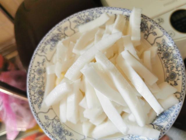 『猪肉』6月，吃大鱼大肉不如吃它，比猪肉便宜，常吃清热去火，快收藏