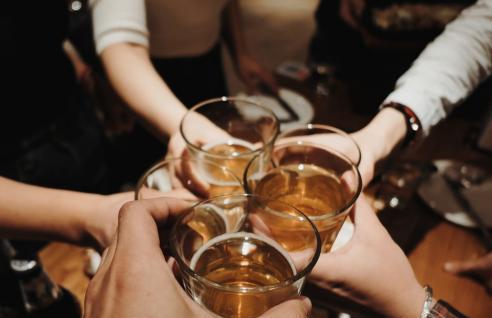 肝脏@肝内着“火”，这6表现，蹭蹭往出冒！养肝，早起2要，睡前2不要