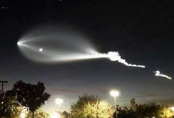 【陨石】末日来临？霍金预言或许正在被印证，日本东京一颗火球闪耀高空