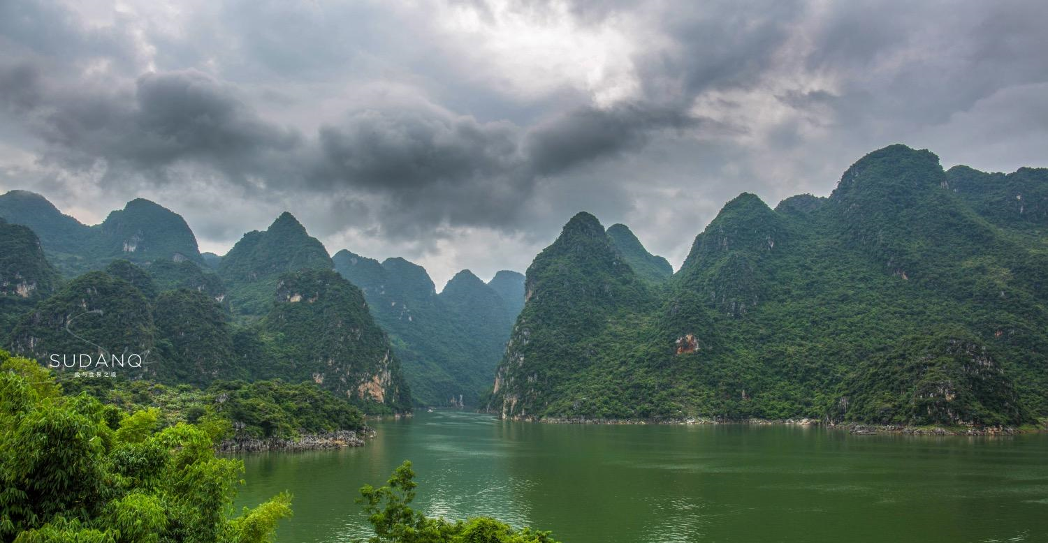 [万峰湖]国内最大的人工湖之一，一水连三省，面积相当于76个杭州西湖