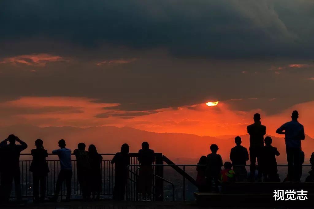 视觉志|洪水后女老板亏2000万，骂她的人点赞超17万？