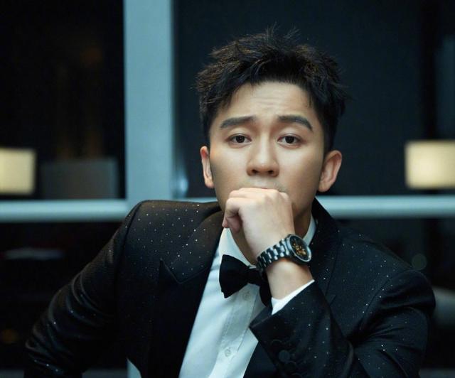 [李晨]李晨微博晒图，独自一人撑起《奔跑吧》队长大梁，他到底行不行？