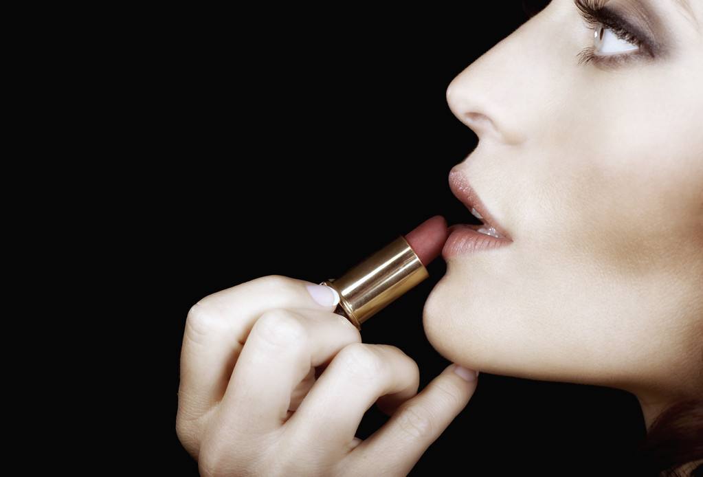 口红|口红掉色太尴尬！教你几招，一整天都“不沾杯”！