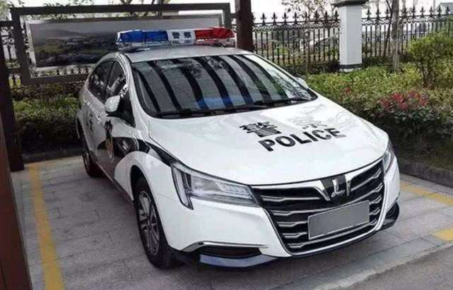 【国产车】中国警车放弃大众、丰田，新车一亮相，网友：骨子里都骄傲