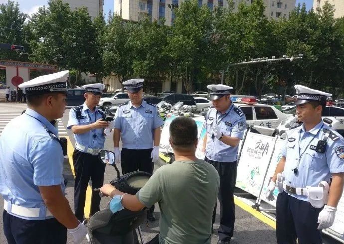 西安|双休日，街上全是交警，他们在干嘛？