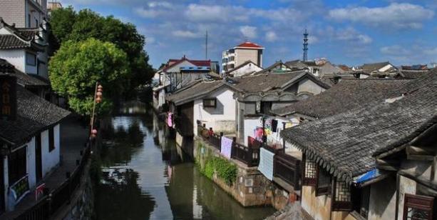 古镇 我国名字“相同”的古镇，一处雕栏玉砌，一处商业化气息太重！