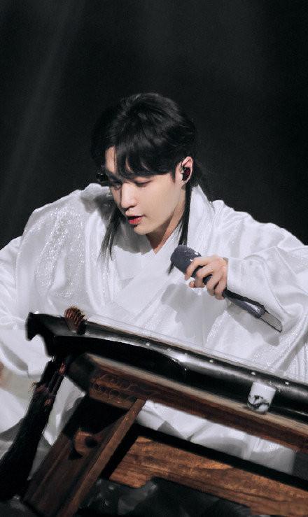 [张艺兴]张艺兴在《我是唱作人2》夺冠，如果王源今年参加也能夺冠？