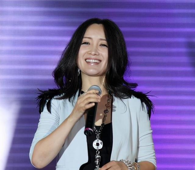 斯琴格日乐|从内地乐坛神话到销声匿迹，如今52岁依旧单身，她都经历了什么