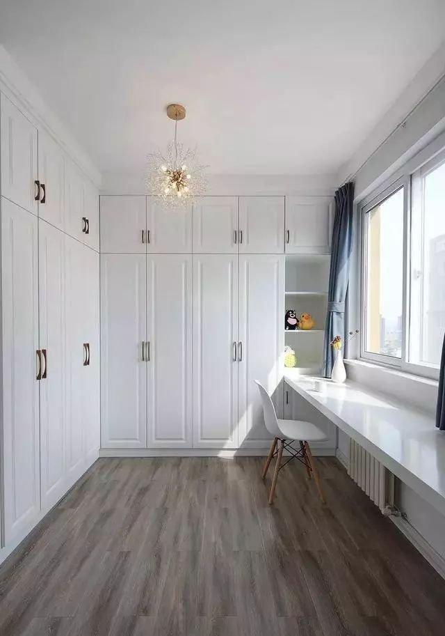 |男主人非要一进门做半截墙，装修完工才知道，一物三用太机智了！