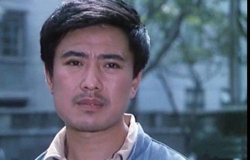 刘晓庆|1987年, 陈国军把刘晓庆背到山上逼她上吊, 刘晓庆跪地大哭: 我错了!