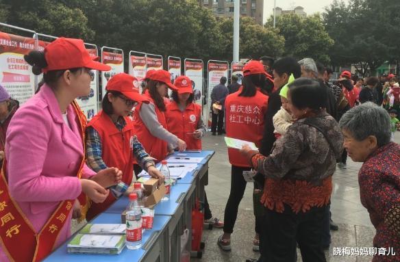 填报志愿|收到211大学录取通知书，父母开心打开却哭了，孩子无奈选择复读