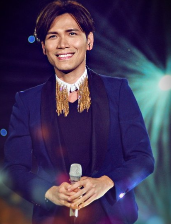 演唱会|演唱会迟到2小时，没有道歉还忘词，他终于从千人捧到无人问津