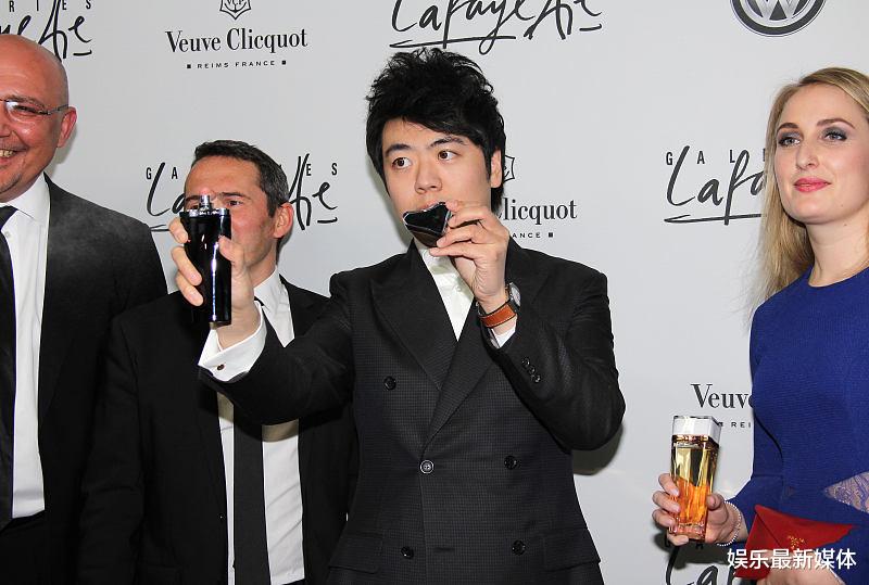 『EXO』著名钢琴演奏家郎朗被标注，美国国籍，引起巨大争议