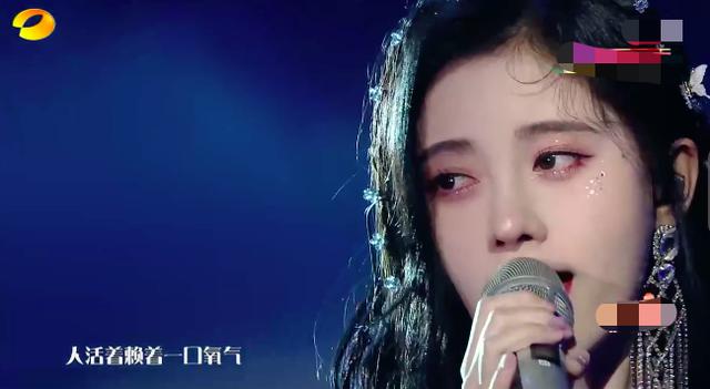 鞠婧祎|湖南晚会女星扎堆翻车？胡冰卿发际高被疑秃头，鞠婧祎鼻子再遭嘲