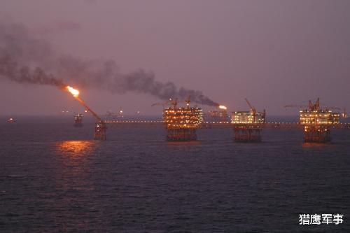 印度尼西亚▲亚洲又一火药桶被点燃，大批军舰早已瞄准越南，敢越线就开炮