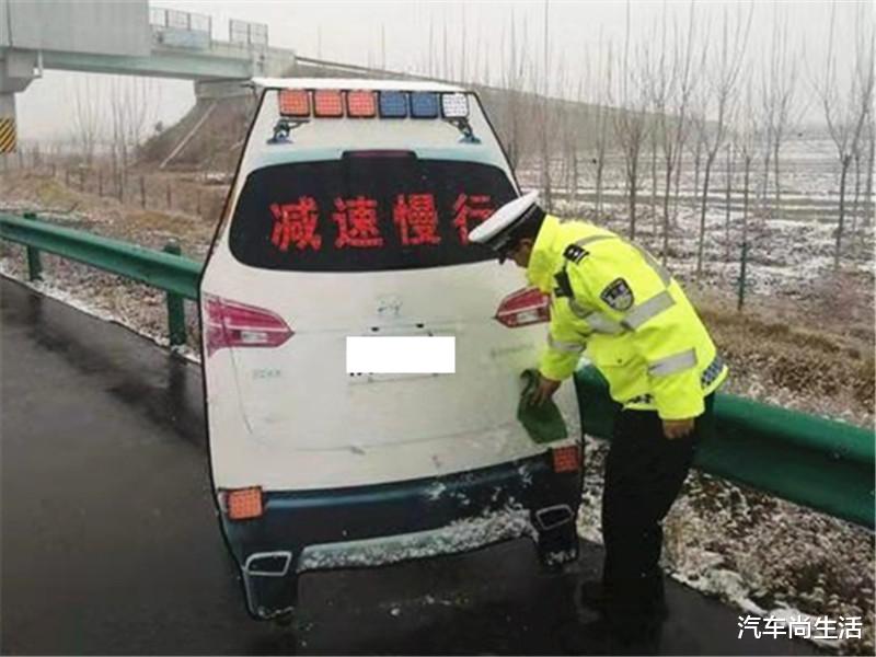 驾照@“鱼骨”标线到底应该怎么走？交警：这都不明白，12分扣光都不冤枉！