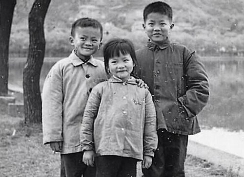 马云■互联网大佬的而立之年：马云卖袜子、马化腾拿不出1000块钱