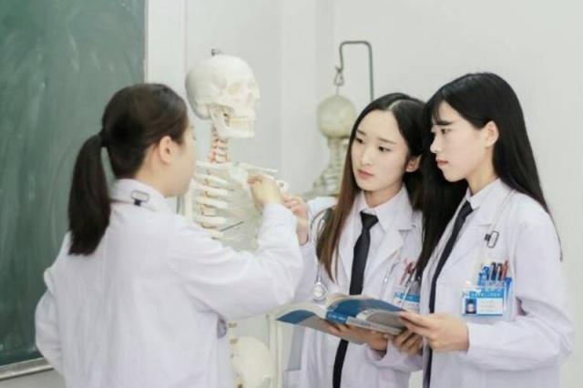 [数学]大学：三大适合读研的专业，本科就业差，读研后身价飞涨