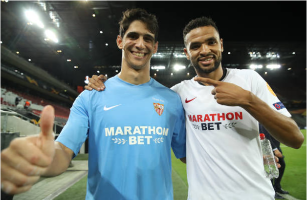 雷军|欧联杯之王头号功臣！3扑单刀逼疯曼联，近6场只丢1点球