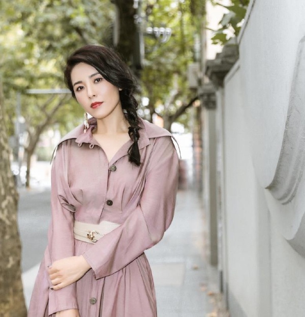 秦昊|秦昊的四位同班同学,前三位混成一线巨星,唯独最美的她被人遗忘